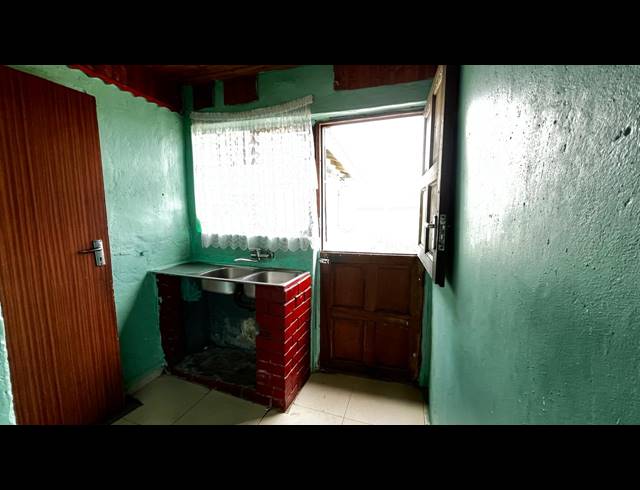 5 BEDROOM HOUSE FOR SALE IN UMLAZI BB